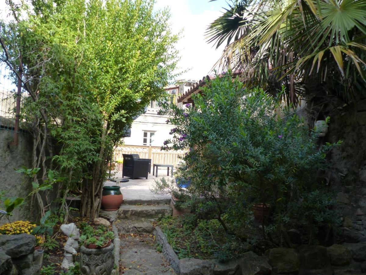 Maison Des Remparts Nichee Sous La Cite Сasa de vacaciones *