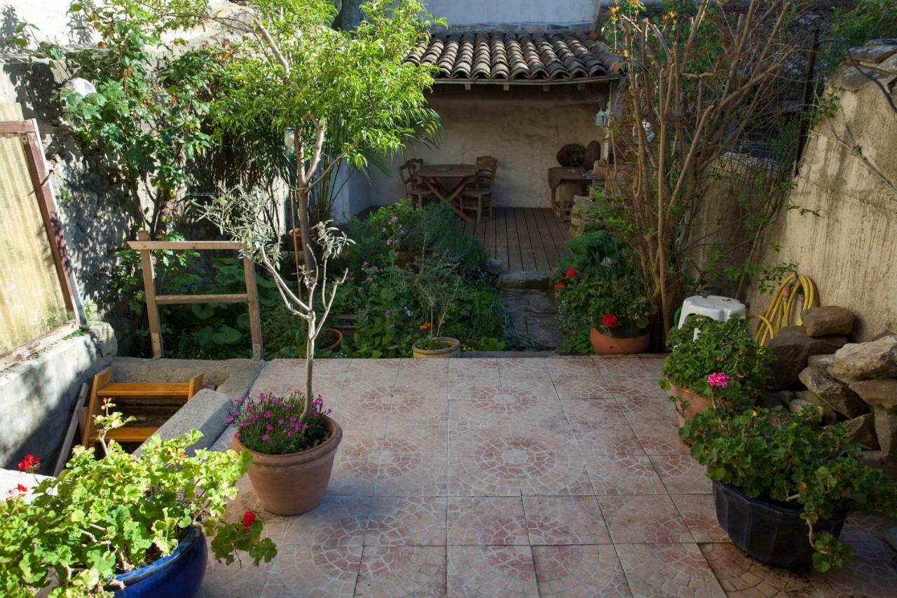 Holiday home Maison Des Remparts Nichee Sous La Cite *